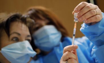 Κορονοϊός: Συμμόρφωση των κρατών-μελών με τη στρατηγική εμβολίων της ΕΕ ζητά η Κομισιόν