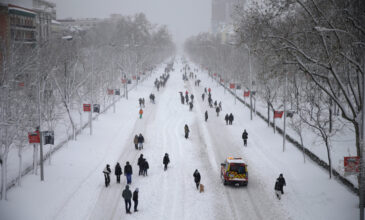 Θαμμένη στο χιόνι η Μαδρίτη – Δείτε τις εικόνες