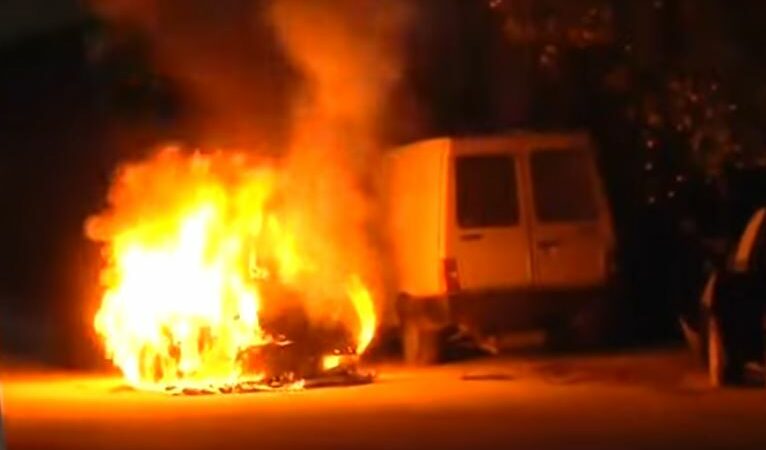 Έκρηξη σε αυτοκίνητο δημοσιογράφου – Δείτε τις εικόνες