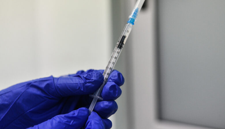 Ισραήλ εμβόλιο: Ενδείξεις ότι οι ενισχυτικές δόσεις μπορούν να τιθασεύσουν τη μετάλλαξη Δέλτα