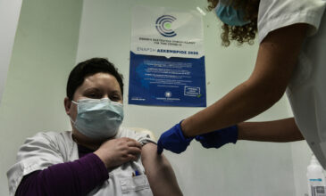 Κορονοϊός: Ελεύθεροι για κοινωνικές επαφές οι πλήρως εμβολιασμένοι στις ΗΠΑ