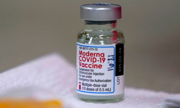 Εξελίξεις με το εμβόλιο της Moderna: «Πράσινο» φως για 15 δόσεις σε κάθε φιαλίδιο