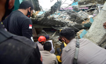 Ινδονησία: Μεγαλώνει η λίστα των νεκρών από τον σεισμό