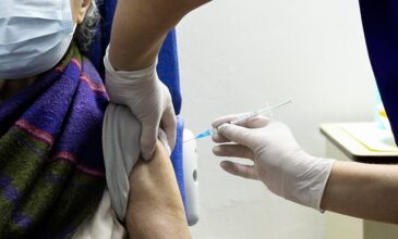 Κορονοϊός: Περισσότερα από 372.000 ραντεβού για εμβολιασμό