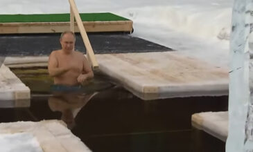 Βουτιές Πούτιν στα παγωμένα νερά με μείον 20 βαθμούς