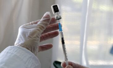 Κορονοϊός: Άνοιξε η πλατφόρμα για τους εμβολιασμούς πολιτών 80-84 ετών
