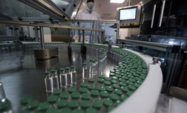 Κορονοϊός: Η AstraZeneca μπορεί να μην παραδώσει στην ΕΕ τα συμφωνηθέντα εμβόλια