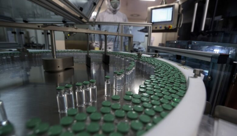 Κορονοϊός: Η AstraZeneca μπορεί να μην παραδώσει στην ΕΕ τα συμφωνηθέντα εμβόλια