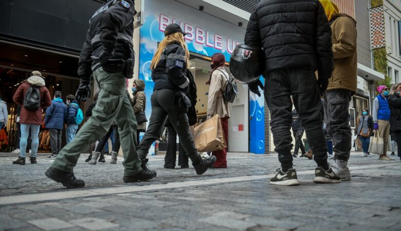 Κορονοϊός: «Νέο lockdown αν υπάρξει κίνδυνος από τις μεταλλάξεις»