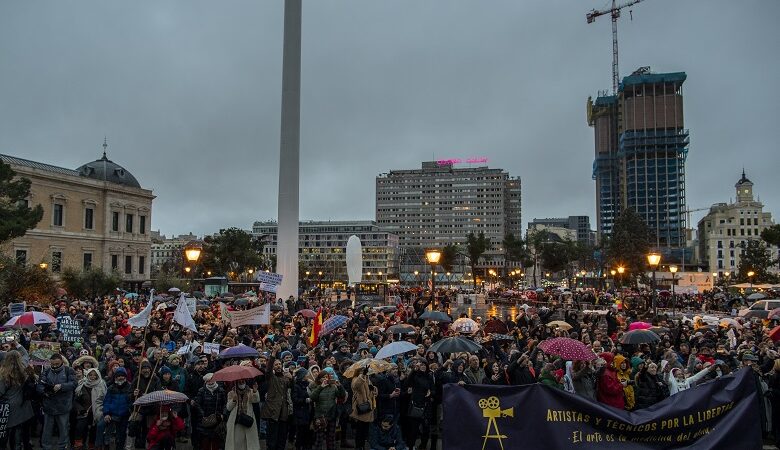 Μαδρίτη: Χιλιάδες διαδήλωσαν κατά των περιοριστικών μέτρων για τον κορονοϊό