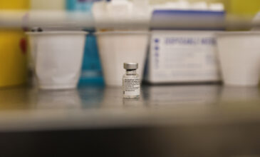 Εμβόλιο κορονοϊού: Παραλαβή 100 χιλιάδων δόσεων της Pfizer- Πάνω από 170.000 εμβολιασμοί στη χώρα