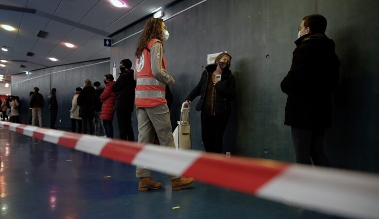 Κορονοϊός: Ανησυχητική η κατάσταση στη Γαλλία προειδοποιούν οι ειδικοί