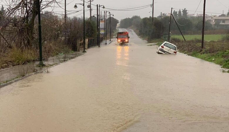 Πλημμυρικά φαινόμενα στην Αιτωλοακαρνανία – Εκκενώθηκε σχολείο στη Νεάπολη
