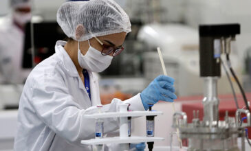 Κορονοϊός: H Ρωσία ξεκινά την παραγωγή του εμβολίου EpiVacCorona
