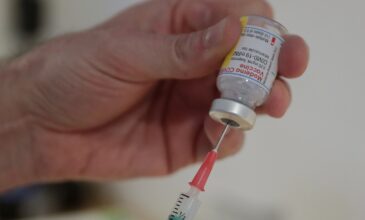 Κορονοϊός: Πόσο διάστημα μεσολαβεί μεταξύ των δύο δόσεων του εμβολίου της Moderna