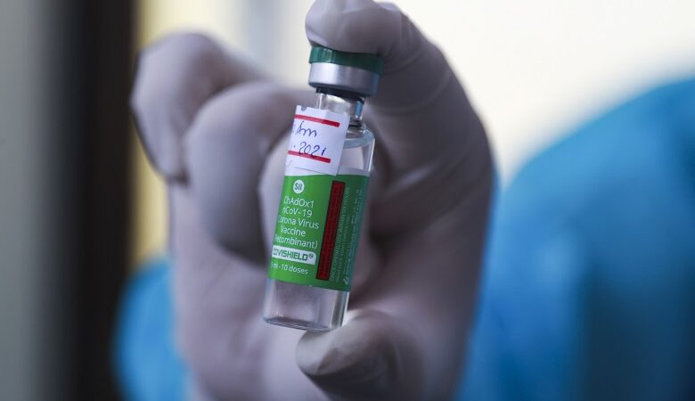 Μόσιαλος για εμβόλια: Η Ευρωπαϊκή Επιτροπή άργησε τις παραγγελίες