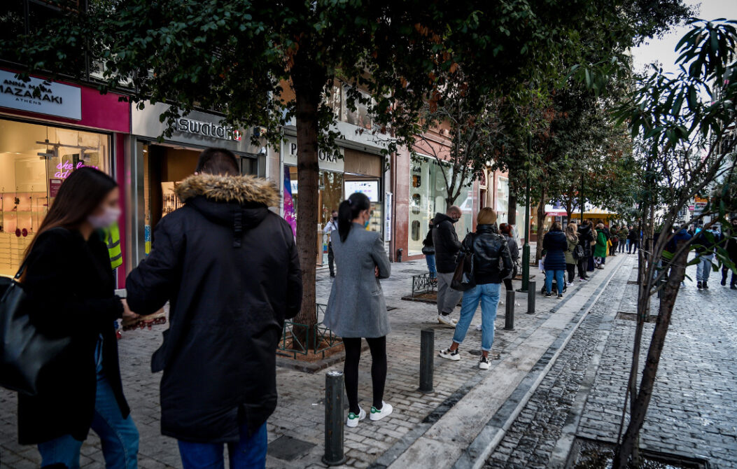 Εισήγηση Επιτροπής: Nα μπει στο «κόκκινο» η Αττική- Τι θα γίνει με λιανεμπόριο και σχολεία