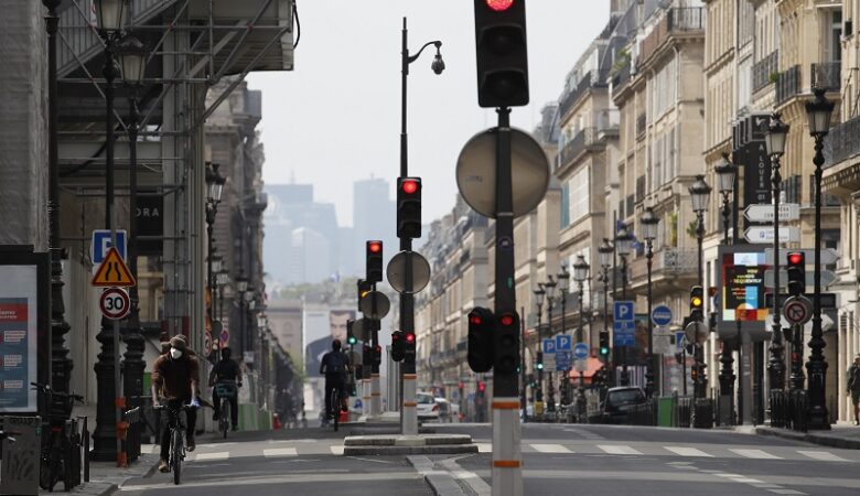 Κορονοϊός: Ανεπαρκής κατά της διασποράς κρίνεται η απαγόρευση κυκλοφορίας στη Γαλλία