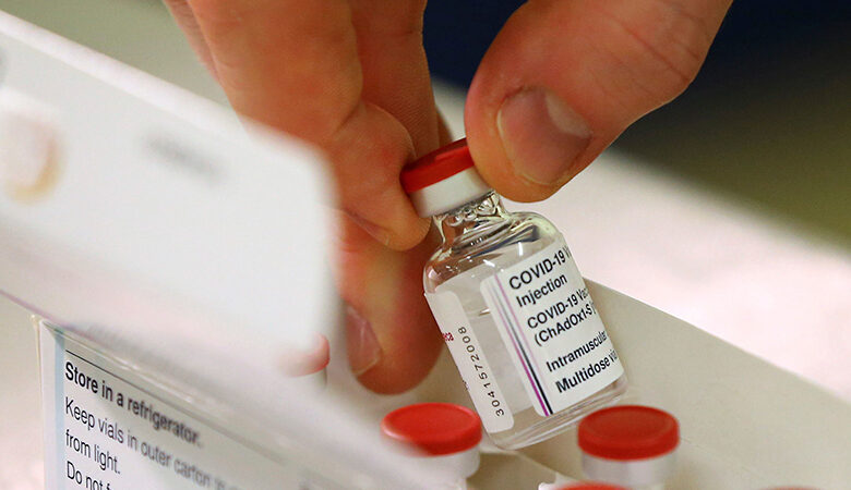 Eμβόλια: Η AstraZeneca θα δημοσιοποιήσει το συμβόλαιο προμηθειών με την ΕΕ