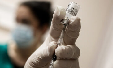 «Tο εμβόλιο των Pfizer/BioNTech είναι αποτελεσματικό έναντι του βρετανικού» στελέχους του κορονοϊού»
