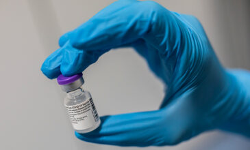 Πρόβλεψη Politico: Το Μάρτιο του…2023 θα έχει εμβολιαστεί το 70% του πληθυσμού