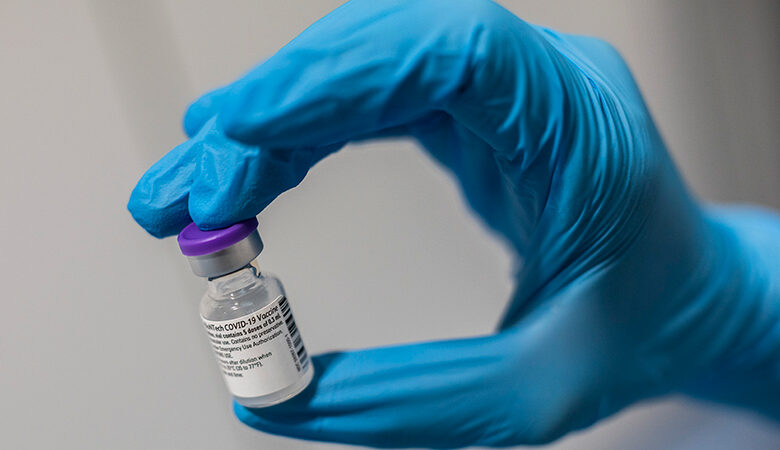 Πρόβλεψη Politico: Το Μάρτιο του…2023 θα έχει εμβολιαστεί το 70% του πληθυσμού