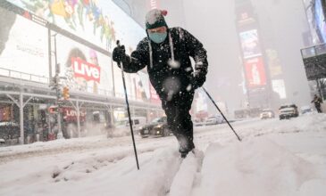 Σφοδρή χιονοθύελλα σαρώνει τις βορειοανατολικές ΗΠΑ