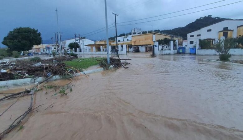 Πλημμύρες και καταστροφές στη Σάμο από τις ισχυρές βροχοπτώσεις