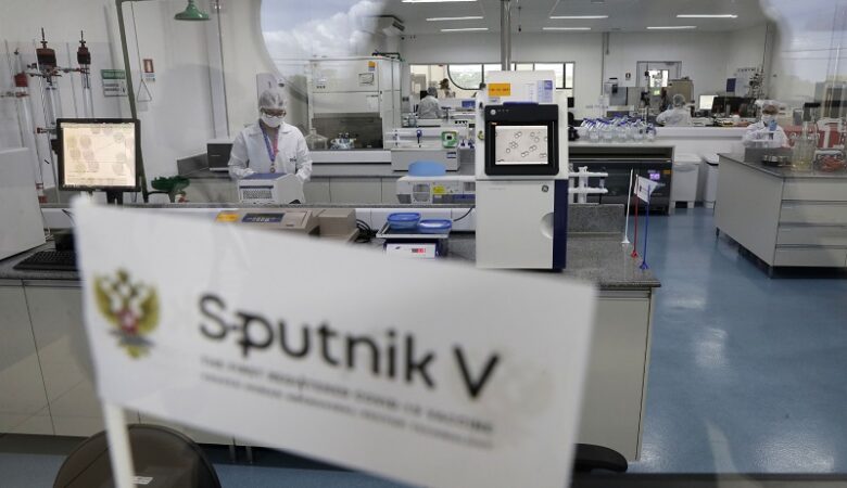 Κορονοϊός: Επαφές για την παρασκευή του Sputnik V από γερμανική φαρμακευτική εταιρεία