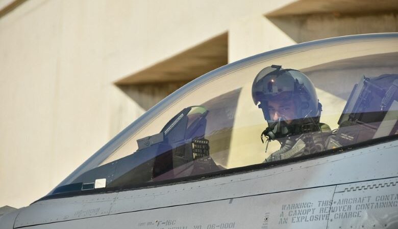 Το πρώτο ελληνικό F-16 Viper πέταξε για τις ΗΠΑ