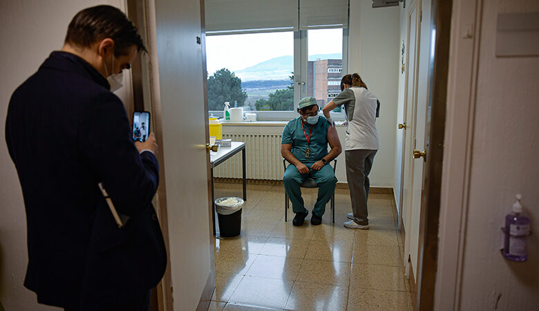 Ισπανία: Το εμβόλιο της AstraZeneca στους κάτω των 55 ετών