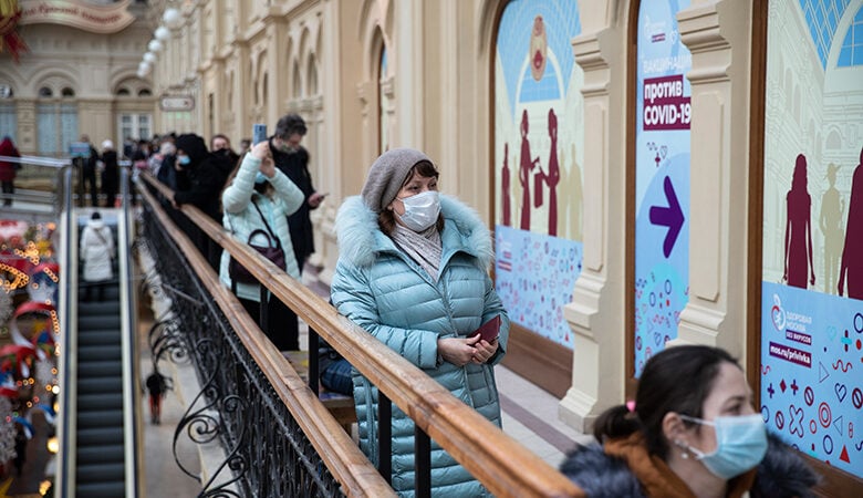 Κορονοϊός: Υποχωρεί ο ιός στη Ρωσία- Μείωση 30% στις μολύνσεις