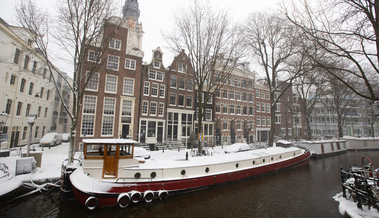 H «Ντάρσι» σαρώνει την κεντρική Ευρώπη – Δείτε εικόνες από το χιονισμένο Άμστερνταμ