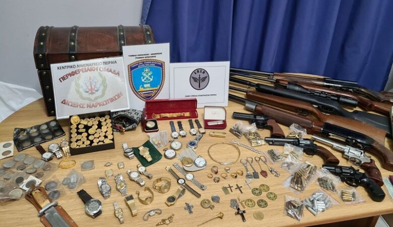 Όπλα και κλοπιμαία βρέθηκαν σε οικία 72χρονου συλληφθέντα για ένοπλες ληστείες