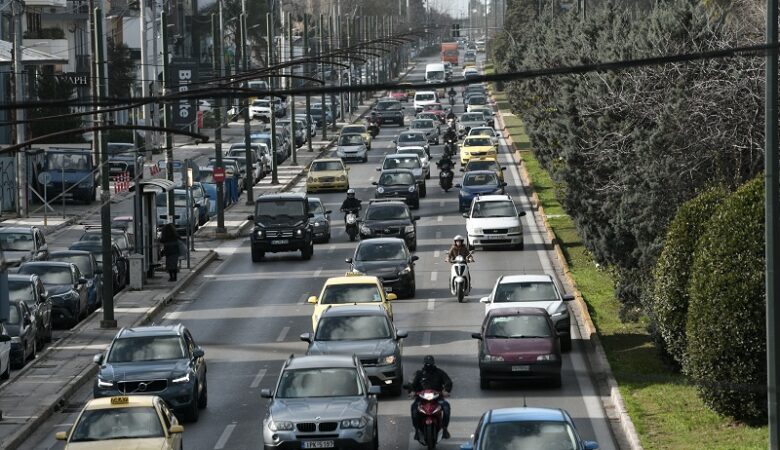Lockdown στην Αττική: Αυξημένη κατά 50% η κίνηση στους δρόμους σε σύγκριση με τον Μάρτιο