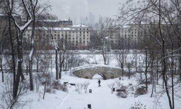 Σφοδρές χιονοπτώσεις σαρώνουν τη Μόσχα