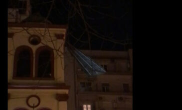 Στέγη καρφώθηκε σε εκκλησία στο κέντρο της Θεσσαλονίκης