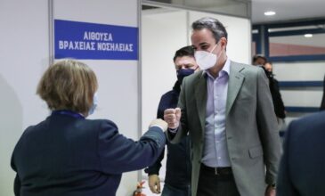 Κυριάκος Μητσοτάκης από το Mega Εμβολιαστικό Κέντρο: Ασφαλή τα εμβόλια – Να πείσουμε τους καχύποπτους