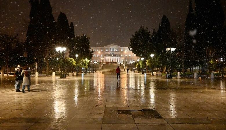 Κακοκαιρία «Μήδεια»: Πυκνή χιονόπτωση στο κέντρο της Αθήνας-Δείτε εικόνες