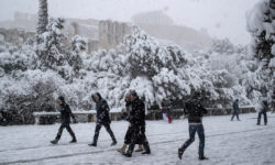 Σε κλοιό τσουχτερού κρύου και χιονοπτώσεων η χώρα και τις επόμενες ημέρες