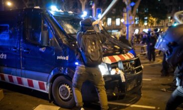 Iσπανία: Τέταρτη νύχτα ταραχών για τη φυλάκιση του ράπερ Πάμπλο Χασέλ