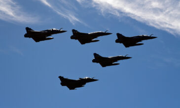 Μαχητικά αεροσκάφη θα περάσουν πάνω από την Ακρόπολη το μεσημέρι