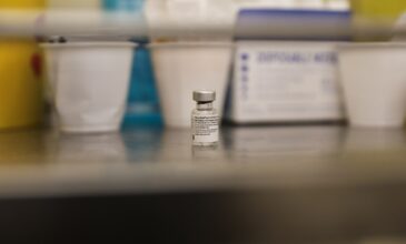 Οι απαντήσεις Τσαβλή και Ακριτίδου για την υπόθεση εμβολιασμών εκτός λίστας