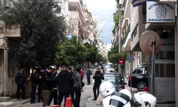Επίθεση με βόμβες μολότοφ στο Αστυνομικό Τμήμα Καισαριανής