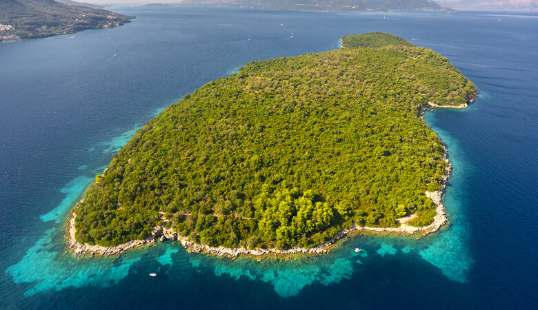 Το άγνωστο νησί του Ωνάση που δεν πέτυχε να γίνει το αντίγραφο του Σκορπιού