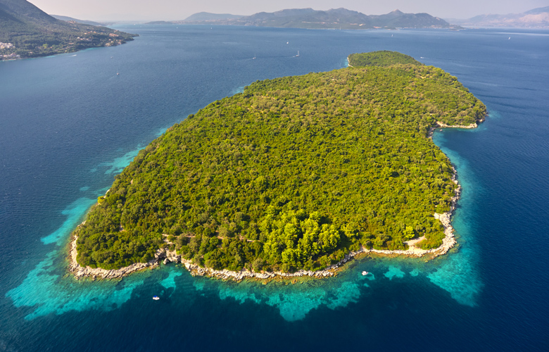 Το άγνωστο νησί του Ωνάση που δεν πέτυχε να γίνει το αντίγραφο του Σκορπιού