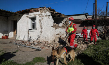 Καραμανλής: Το υπουργείο Υποδομών έστειλε άμεσα 40 τροχόσπιτα για τους τους σεισμόπληκτους