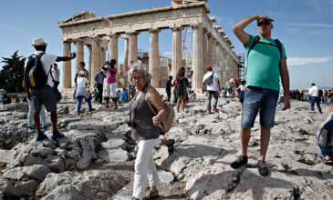 Μαζική αύξηση των κρατήσεων από Βρετανούς για ελληνικούς προορισμούς