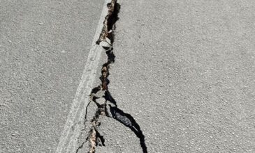 Σεισμός Ελασσόνα: Ο δρόμος άνοιξε στα δύο στο Βλαχογιάννι – Στο Βαρκό άνοιξε «κρατήρας» σε αγρό