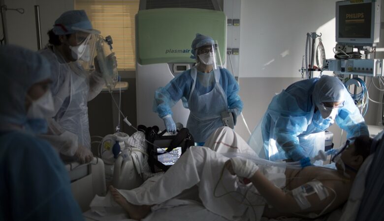 Κορονοϊός: Σε υψηλό 14 εβδομάδων οι νοσηλείες ασθενών σε ΜΕΘ στη Γαλλία